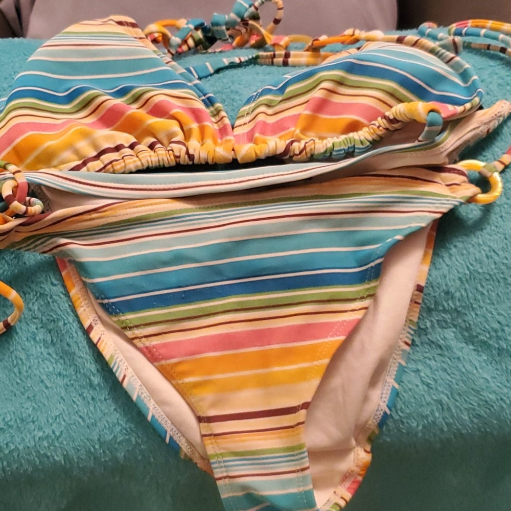 Bikini - Picture 3 of 3